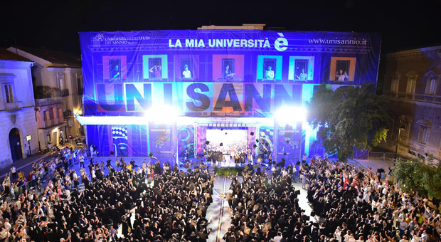 L'ultimo "Graduation Day" di UniSannio in piazza Roma a Benevento