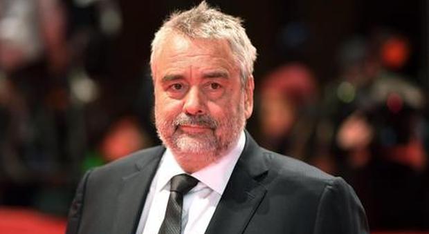 Il regista Luc Besson denunciato per strupro da giovane attrice, lui nega