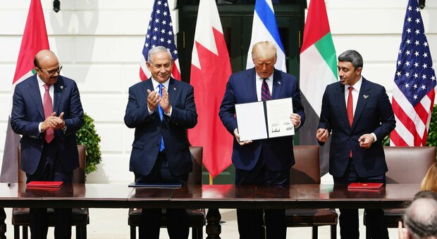 Firma dell'accordo alla Casa Bianca tra Israele, Emirati Arabi e Bahrein. Trump: «Giorno storico»
