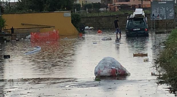 Tempesta d'estate, tombini sporchi: agro Aversano in tilt
