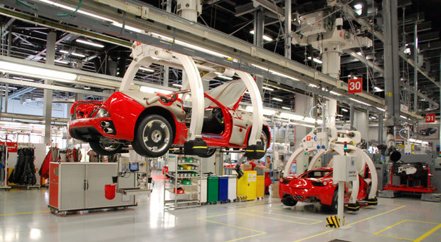 Una fabbrica d auto in Italia