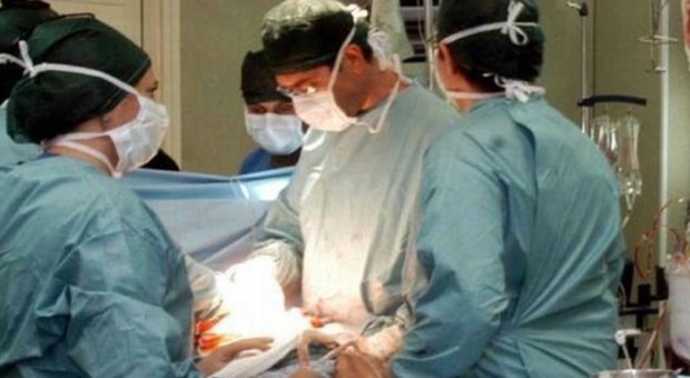 Costringevano ragazze a pagare per abortire: arrestati due medici