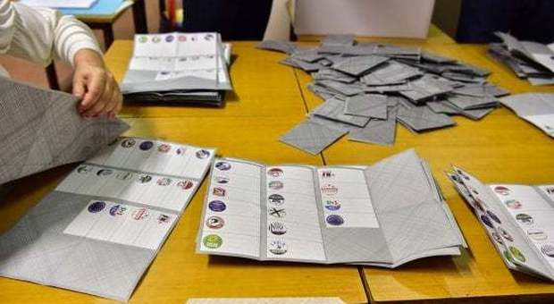 Ballottaggi, urne aperte in Italia: 17 Comuni al voto in Campania