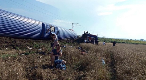Turchia, treno deraglia vicino alla Grecia: almeno 24 morti e oltre 120 feriti