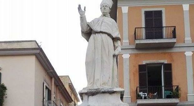 La statua di Santo Mamozio