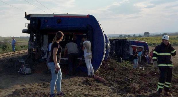 Turchia, treno deraglia vicino alla Grecia: almeno 24 morti e oltre 120 feriti