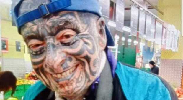 Angelo Piovano morto a 85 anni, era l'uomo più tatuato d'Italia. Dolore sui social: «L'universo sarà più colorato»