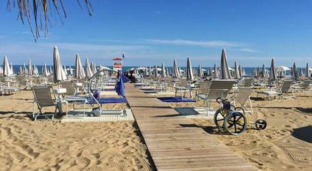 Vacanze, ecco le spiagge più care d'Italia: a Venezia un lettino e 2 sdraio a 453 euro