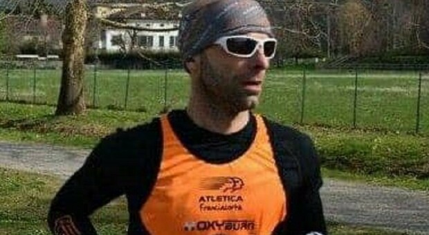 Fabio Ferrari, trovato morto il runner scomparso ieri: «Precipitato per 100 metri». Il corpo in un canalone