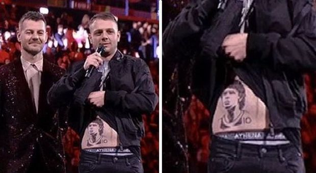 Anastasio e Maradona: il tatuaggio mostrato in diretta a X Factor sorprende i social