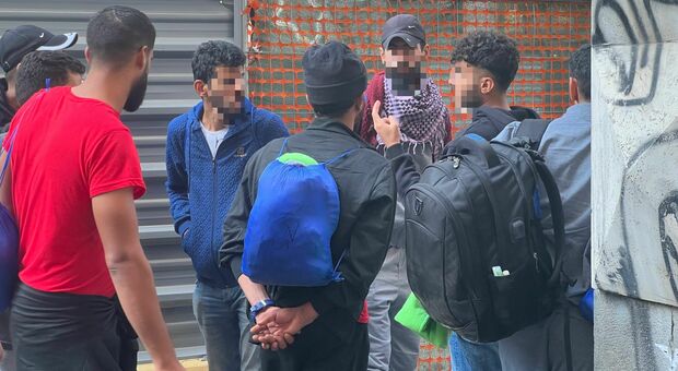 Un gruppo di migranti sbarcati lunedì ed espulsi