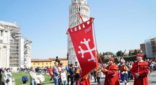 A Pisa torna la cerimonia del raggio di sole: festa tra cortei storici e spettacoli