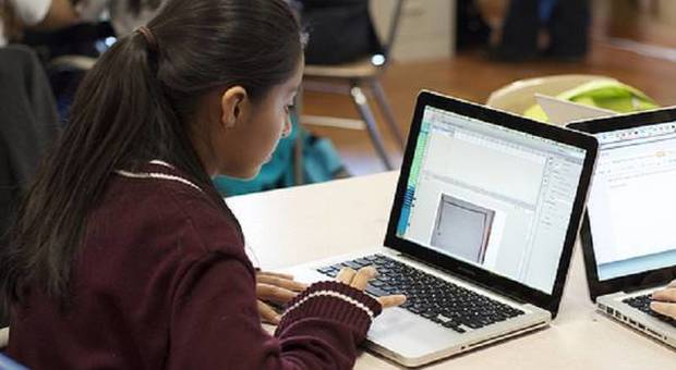 Lezioni di coding per 10mila ragazze: «Così potranno programmare il loro futuro»