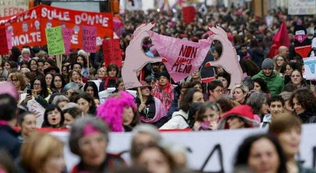 Malattie femminili non curate, sit-in a Napoli e in altre 19 città