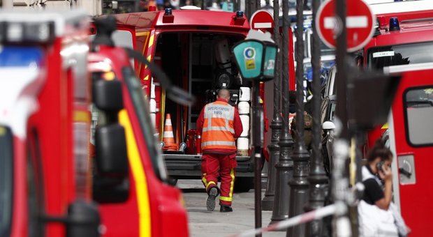 Parigi, funzionario fa strage in prefettura: 4 morti. «Da 18 mesi si era convertito all'Islam»