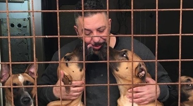 Armando Leanza insieme ai suoi cani