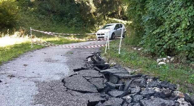 Maltempo in provincia di Belluno. Strada portata via dalla tempesta: «Noi abbandonati»