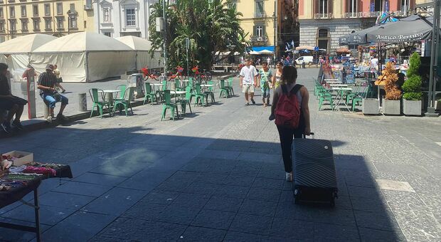Niente più tavolini e friggitorie selvagge nel centro storico di Napoli