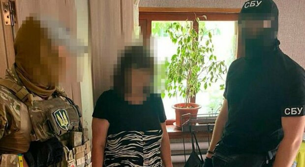 Zelensky, fallisce il piano di un attentato contro di lui: arrestata la donna che spiava i suoi movimenti e ne informava i russi