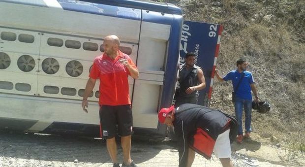 Incidente al bus dell'Huracan, paura e giocatori feriti