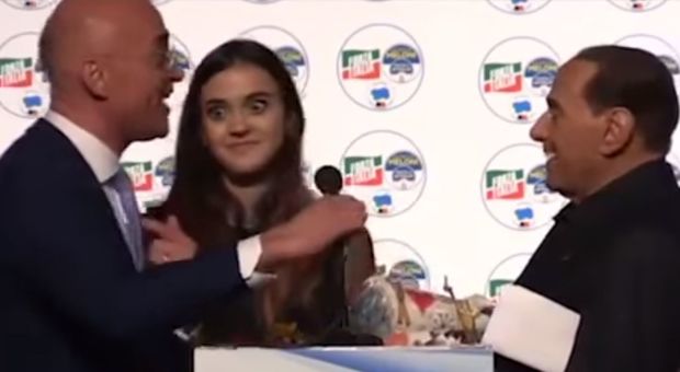 Berlusconi incorreggibile, nuova gaffe con la figlia del coordinatore di FI Video