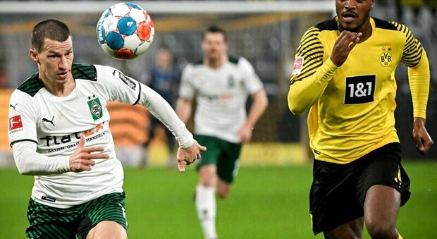 Bundesliga, Lainer costretto a fermarsi per un tumore. Il Monchengladbach: «Troverà la forza per combattere»