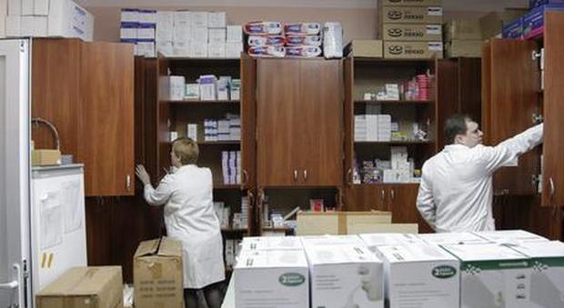 Colpo in farmacia: i ladri spaccano porta antipanico e rubano incasso