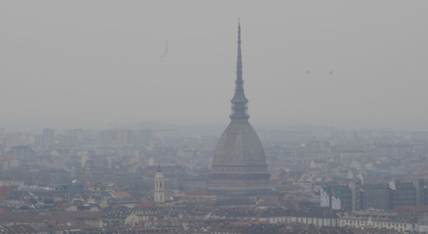 Diesel stop a Torino domani e venerdi: c'è troppo smog
