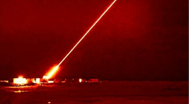 Kiev, l'arma laser Gb ad alta potenza DragonFire contro i droni russi: così Londra potrebbe testarla in guerra