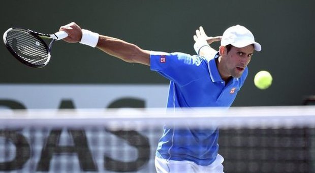 Djokovic liquida Murray e agguanta la finale: lo attedne il vincitore tra Federer e Raonic