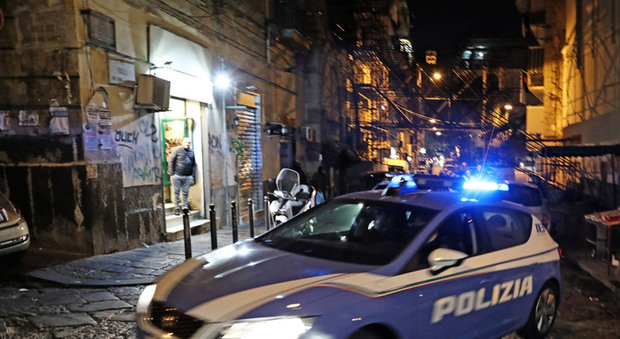 Movida a Napoli, controlli tra i baretti e il lungomare: denunciato parcheggiatore abusivo