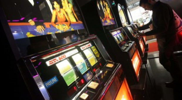 Alto impatto a Torre Annunziata, sequestrate quattro slot machine abusive