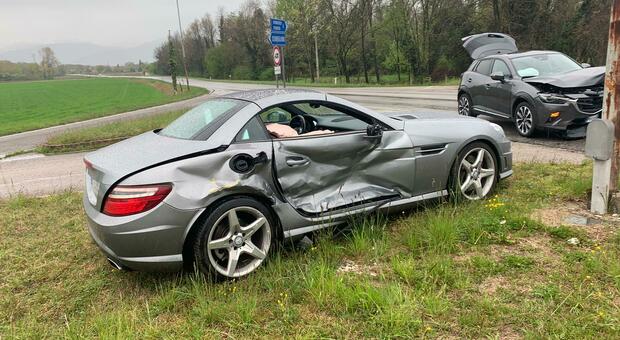 La Mercedes distrutta a Cerneglons di Remanzacco
