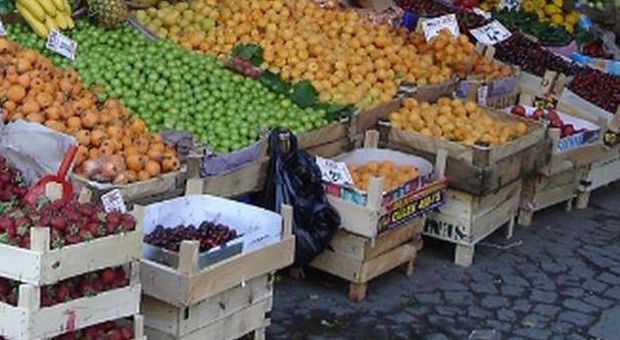 Camorra e frutta, prezzi lievitati del 300%: «Il mio mezzo sempre carico, chiaro?»