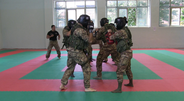 Esercito, l’addestramento a Strade Sicure: dalle arti marziali all’anti-riot