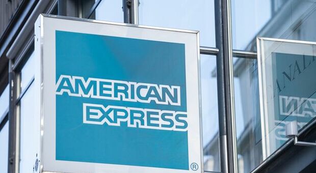 American Express, balzo di ricavi e utili su maggiori spese di consumatori e aziende