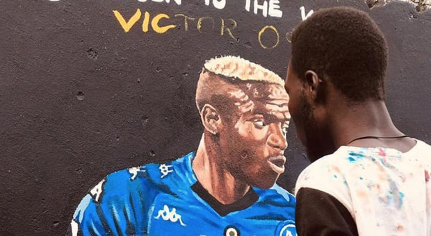 Napoli, un murales per Osimhen: l'azzurro tra le strade di Lagos