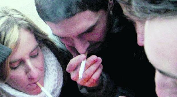 Sigarette, aumenta il consumo a Roma: 200 tonnellate in più l'ultimo anno. «Stress post pandemia tra le cause»