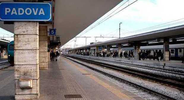 Pastore anglicano suicida sotto Italo: caos treni in mattinata