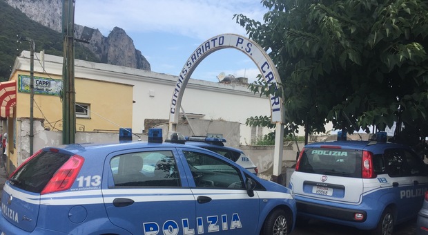 Bloccato mentre sbarca a Capri con 50 dosi di marijuana