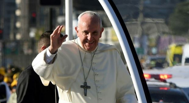 Pedoflia nella chiesa, le vittime contro Barros: «Noi non non diciamo bugie». Il papa: «Portatemi prove»