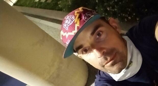 Daniele Cassin, malore durante la corsa: trovato esanime a bordo strada, muore a 46 anni Daniele Cassin, malore durante la corsa: trovato esanime a bordo strada, muore a 46 anni