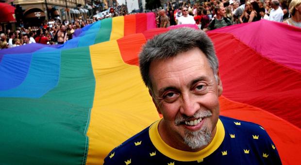 MORTO GILBERT BAKER, L'IDEATORE DELLA BANDIERA ARCOBALENO LGBT