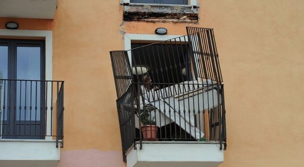 L'Aquila, balconi crollati al Progetto Case. Acquisiti progetti a Milano