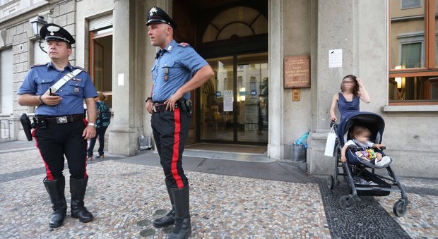 Milano, paura all'ospedale, donna tenta di rapire una neonata: fermata