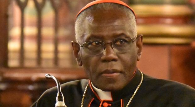 Cardinale Sarah alza la voce, i preti dovrebbero poter assistere i moribondi