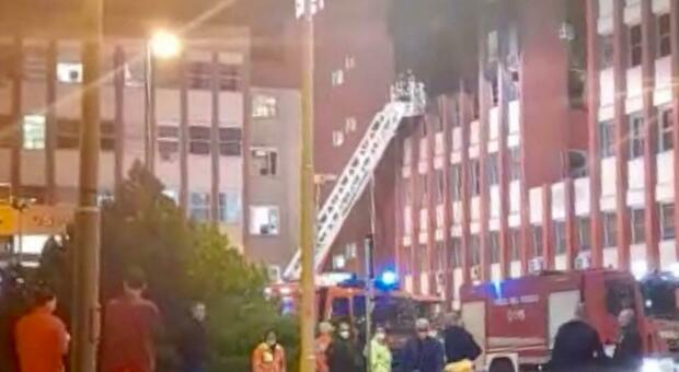 Incendio all'ospedale di Scafati, pazienti evacuati nella notte