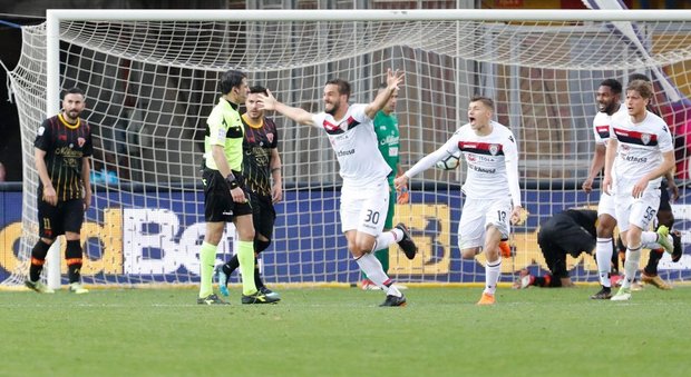 Il Benevento si butta nel recupero: Pavoletti & Barella, rimonta Cagliari
