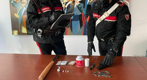 Cocaina nascosta nei calzini, 23enne arrestato dai carabinieri ad Aprilia