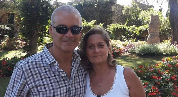 Napoli, la vedova dell'imprenditore suicida: «Temeva per la famiglia e gli operai»